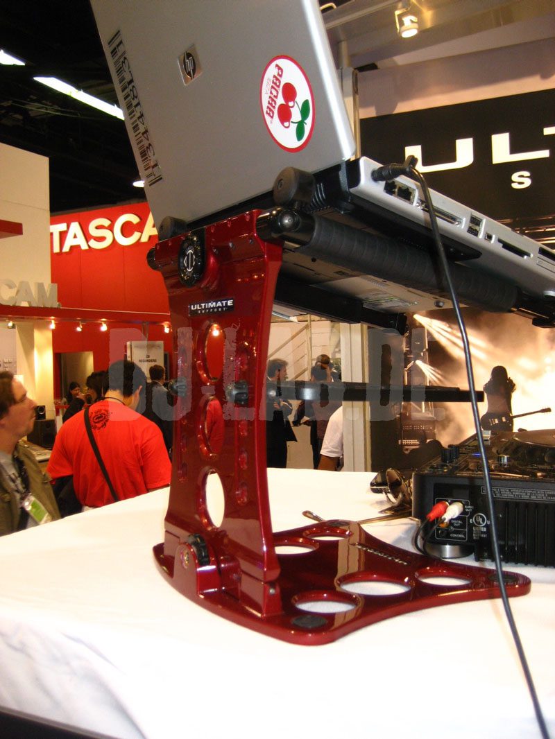 NAMM 2011: Hyperstation Laptopständer