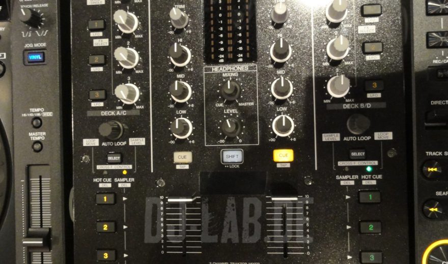 Neuer Battlemixer von Pioneer: DJM-T1 Musikmesse 2011