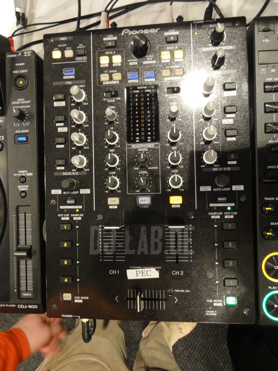 Neuer Battlemixer von Pioneer: DJM-T1 Musikmesse 2011