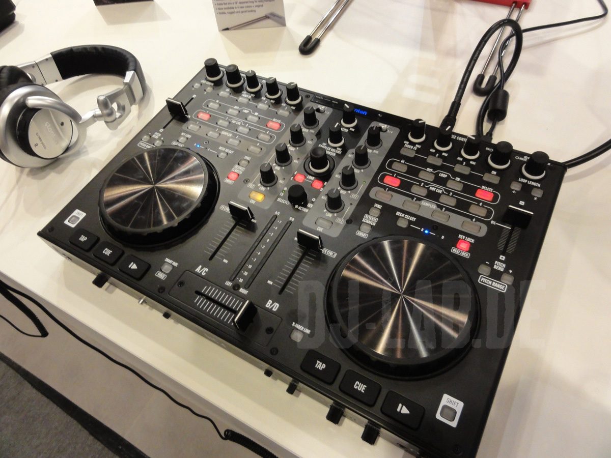 Stanton DJC.4 - 2-Deck Controller für Virtual DJ, Musikmesse 2012Stanton DJC.4 - 2-Deck Controller for Virtual DJ, Musikmesse 2012