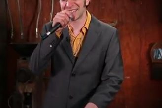 Video: Moldover präsentiert den NI Traktor Kontrol F1Video: Moldover presents the Traktor Kontrol F1