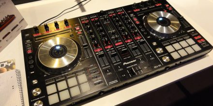 Neu Pioneer DDJ-SX - Serato DJ Flagschiff-Controller, BPM-Show 2012New Pioneer DDJ-SX - Flagshipcontroller for Serato DJ, BPM-Show 2012