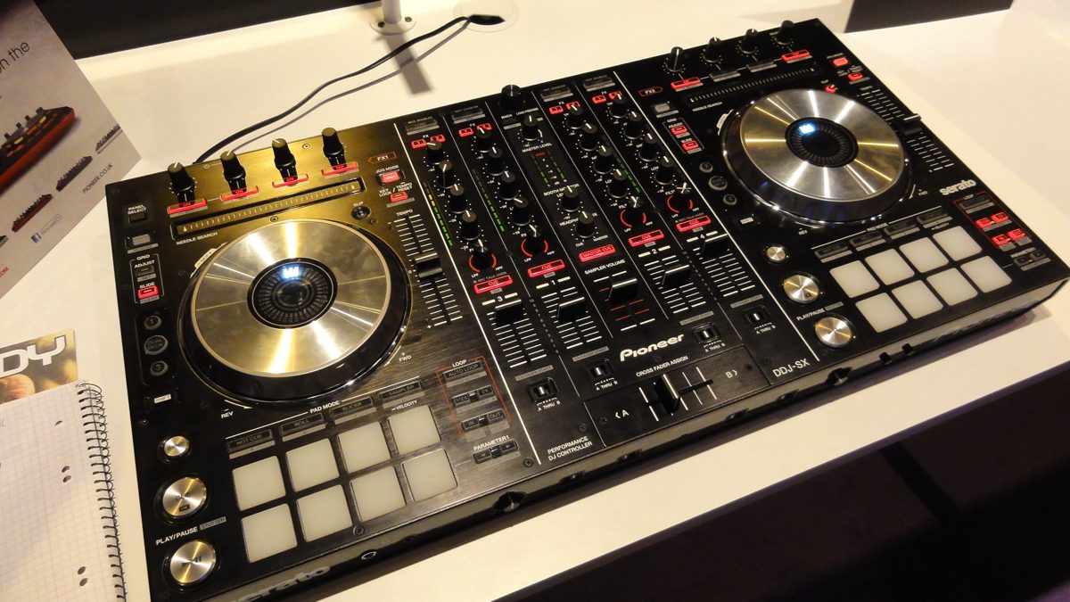 Neu Pioneer DDJ-SX - Serato DJ Flagschiff-Controller, BPM-Show 2012New Pioneer DDJ-SX - Flagshipcontroller for Serato DJ, BPM-Show 2012