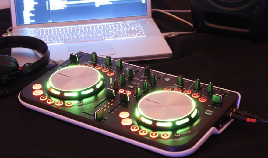Test: Pioneer DDJ-WEGO DJ-ControllerReview: Pioneer DDJ-WEGO DJ-Controller