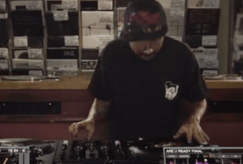 Video: DJ Craze Showcase mit Traktor Kontrol Z2 Video: Scratch legend DJ Craze on the Z2