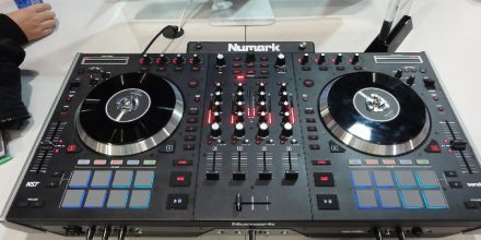 NAMM 2013: Numark NS7 MK2 - Der neue Pioneer DDJ-SX Killer?NAMM 2013: Numark NS7 MK2 – The new Pioneer DDJ-SX killer?