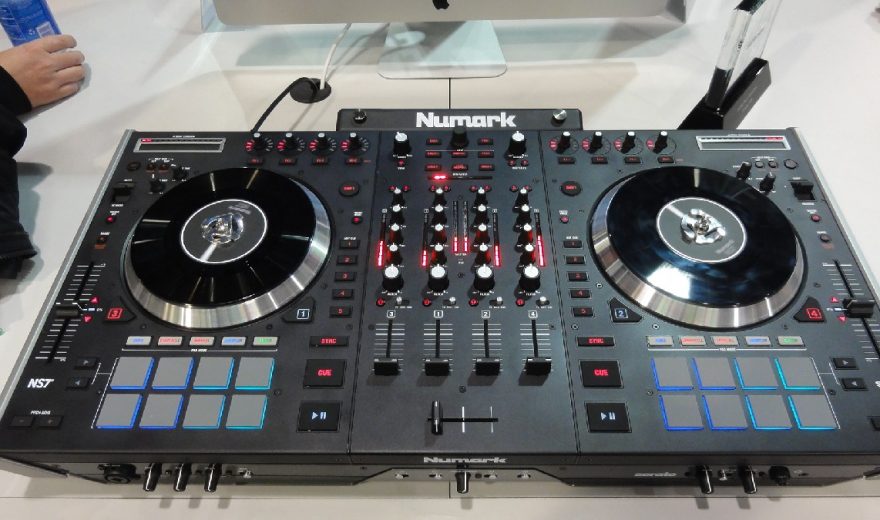 NAMM 2013: Numark NS7 MK2 - Der neue Pioneer DDJ-SX Killer?NAMM 2013: Numark NS7 MK2 – The new Pioneer DDJ-SX killer?