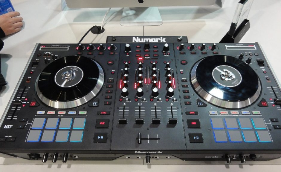 NAMM 2013: Numark NS7 MK2 - Der neue Pioneer DDJ-SX Killer?NAMM 2013: Numark NS7 MK2 – The new Pioneer DDJ-SX killer?