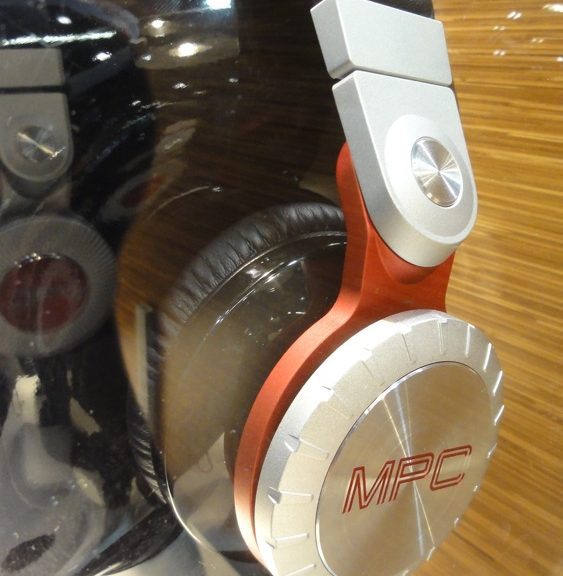 NAMM 2013: AKAI MPC Kopfhörer - MetallmonsterNAMM 2013: AKAI MPC Headphones