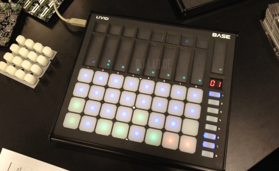 NAMM 2013: Livid Base - Eine Mischung aus Touchstrip und Pad-ControllerNAMM 2013: Livid Base – A combination of touchstrip &amp; pad controller