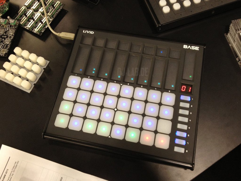 NAMM 2013: Livid Base - Eine Mischung aus Touchstrip und Pad-ControllerNAMM 2013: Livid Base – A combination of touchstrip & pad controller