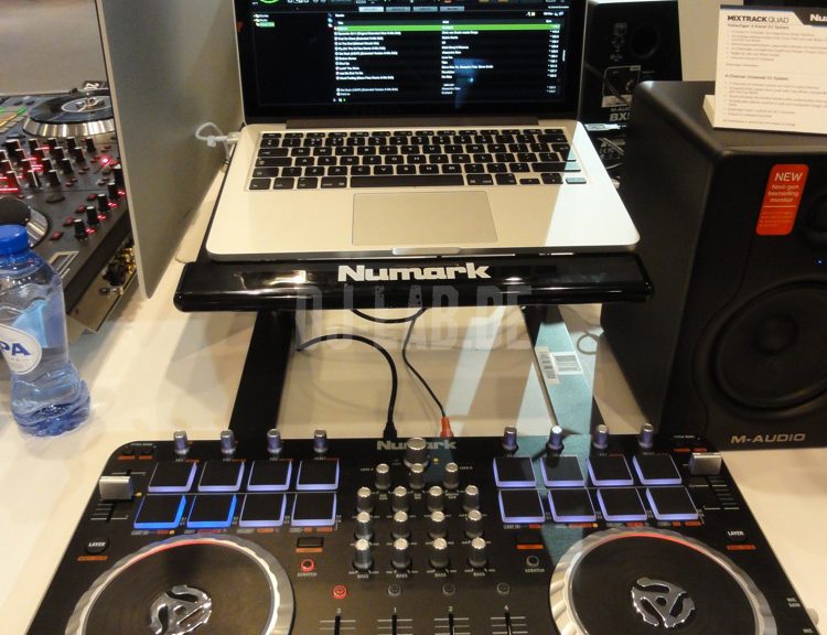 Numark Mixtrack Quad: 4-Deck Controller für Virtual DJ, Musikmesse 2013Numark Mixtrack Quad: 4-Deck Controller for Virtual DJ, Musikmesse 2013