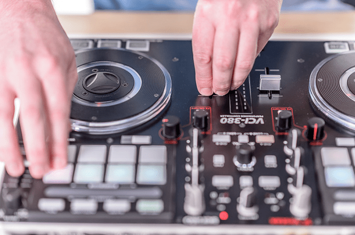 Video: Martin aus dem Serato-Support am Vestax VCI 380Video: Martin from the Serato-Support Teama at the Vestax VCI 380