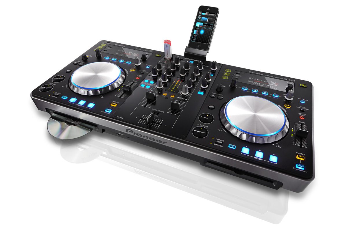 Pioneer XDJ-R1: USB-CD-Player & DJ-Controller mit iOS AnbindungPioneer XDJ-R1: All-in-One dj-controller & USB-CD-Player with remotebox