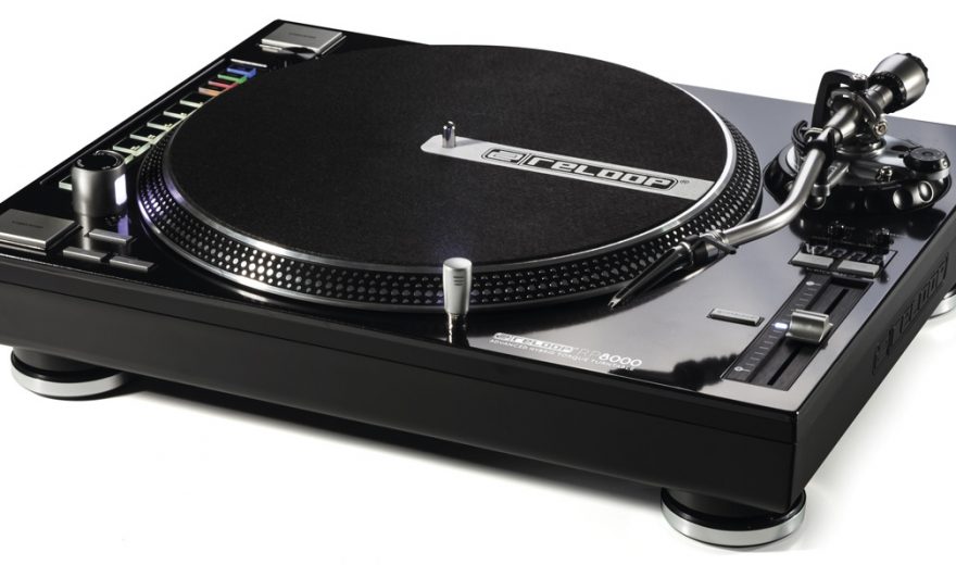 Neu: Reloop RP-8000 - Turntable mit Midi-Tasten, BPM 2013New: Reloop RP-8000 - Turntable with midi-buttons, BPM 2013