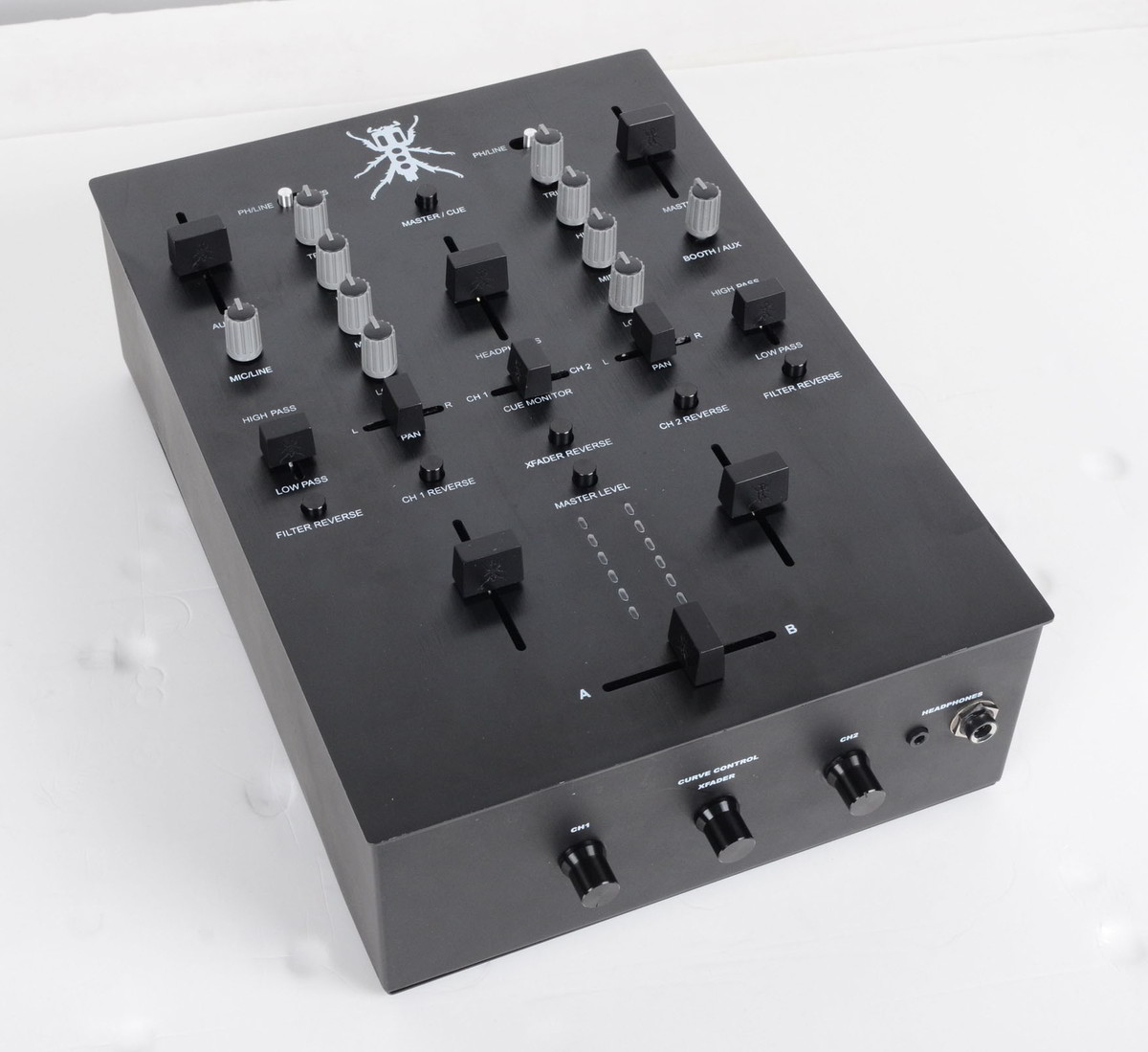 NAMM 2014: DJ Tech & Thud Rumble TRX - QBerts Kickstarter Battlemixer