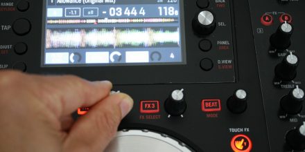 Test: Numark NV - 4-Deck Controller mit integrierten Displays