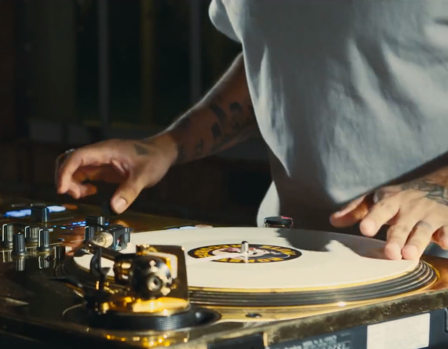 Video: "New Slaves Routine" - DJ Craze zeigt der EDM-Welt was "RealDJing" ist.
