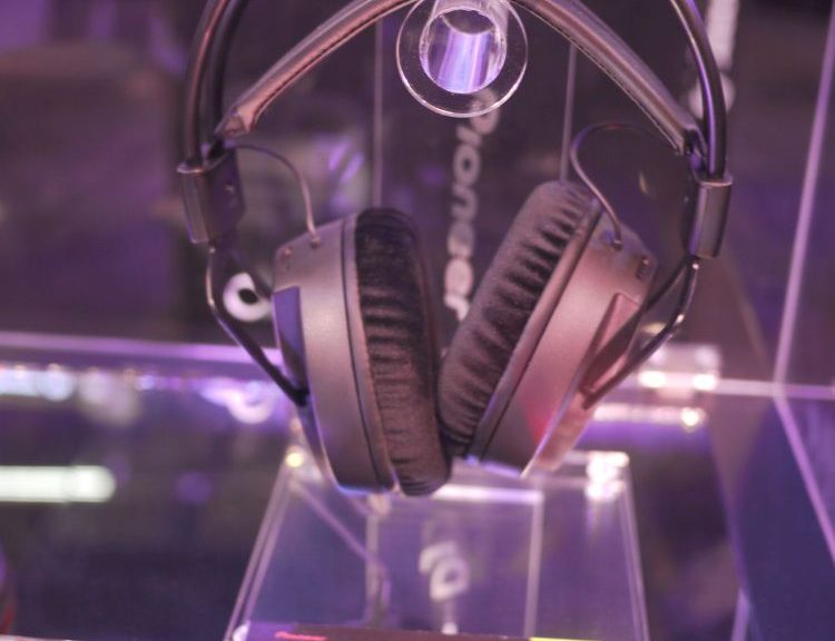 Neu: Pioneer HRM-7 - Von den Decks ins Studio, NAMM 2015