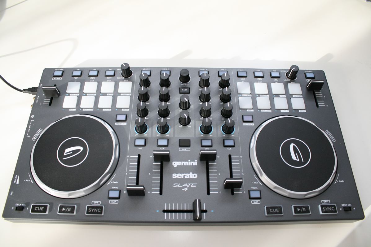 Test: Gemini Slate 4 – Einstiegs-Controller für Serato DJ Intro