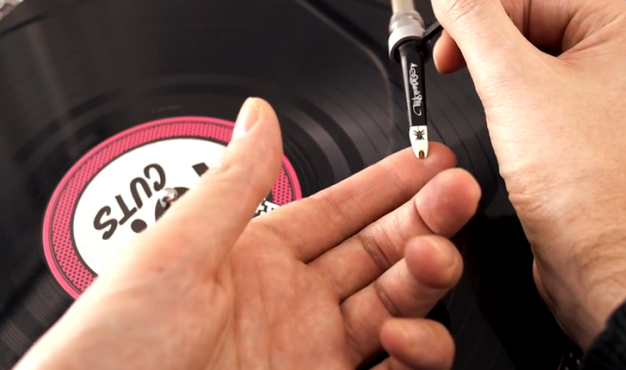 Video: DJ Fong Fong baut Beats mit Tonabnehmersounds