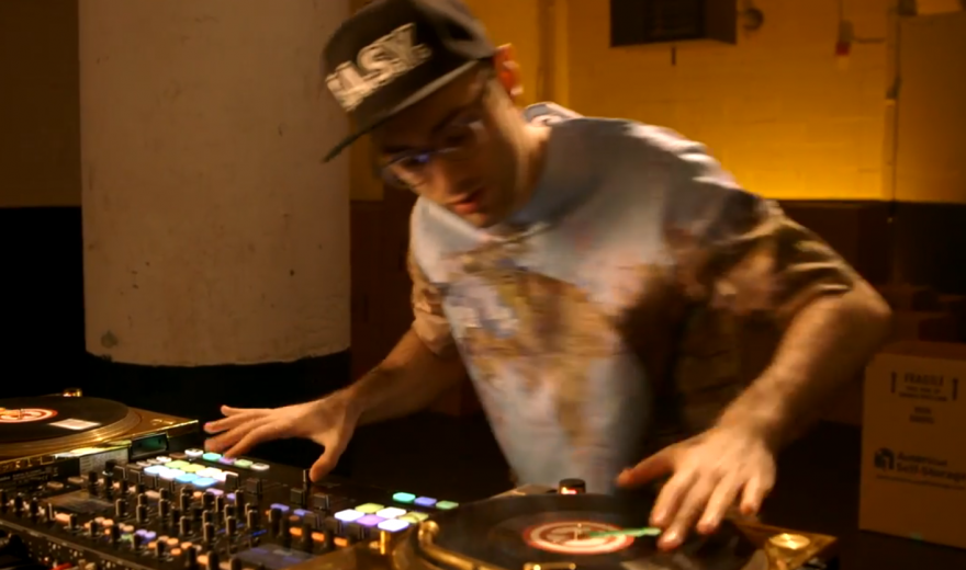 Video: DJ Shiftee, 2 Turntables und der S8