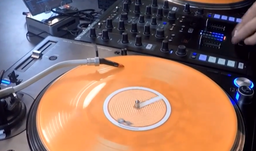 Computer in einen Mixer bauen - Thud Rumble auf der Makercon