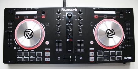 Test: Numark Mixtrack Pro 3 – Was kann die Neuauflage des Controllers?