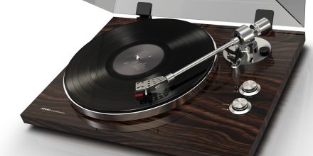 Neu: AKAI BT-500 - Bluetooth Plattenspieler, NAMM 2016