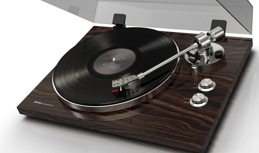 Neu: AKAI BT-500 - Bluetooth Plattenspieler, NAMM 2016