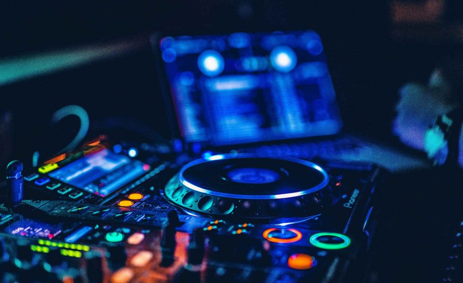 DJ werden – Regeln und Tipps, die beim Einstieg helfen