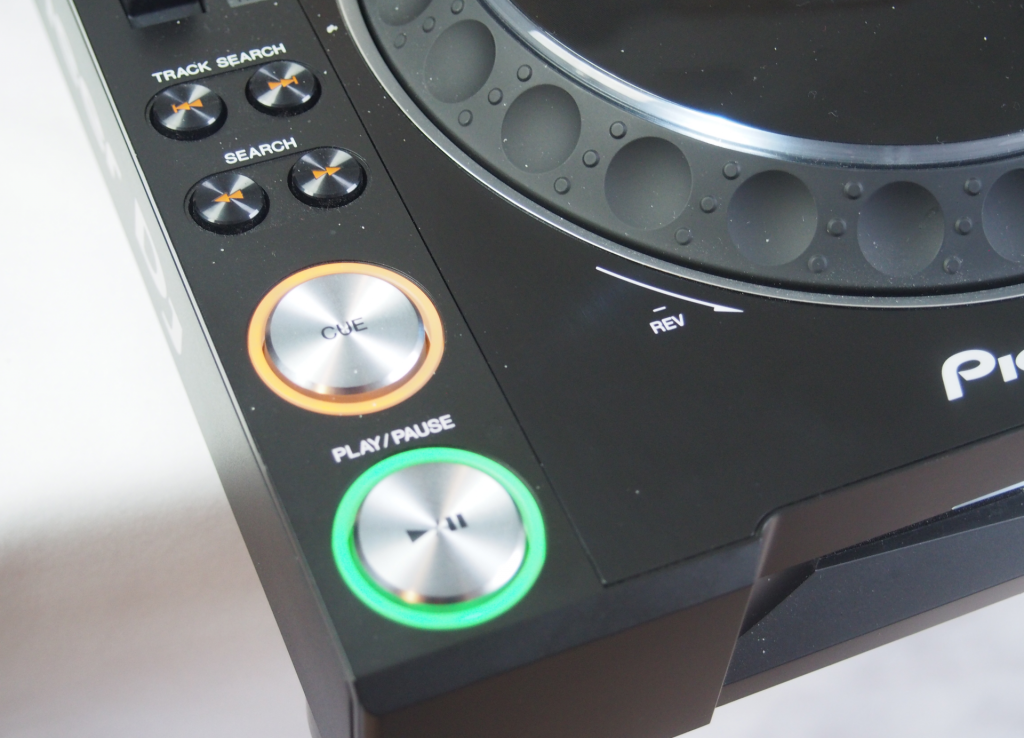 Pioneer CDJ-2000 NXS2 vs NXS