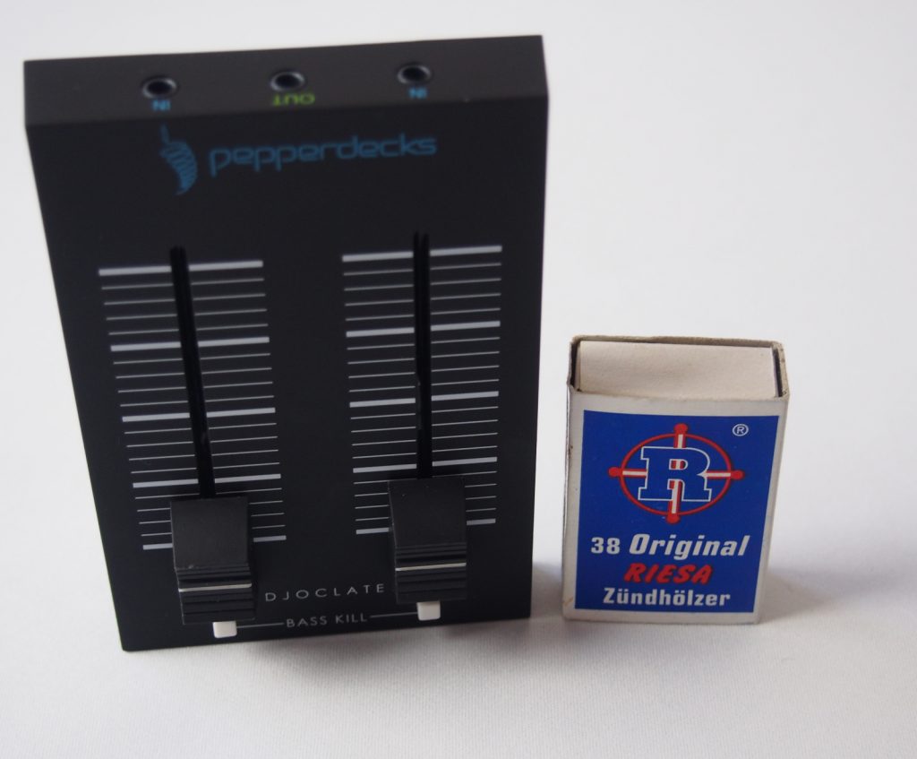DJOCLATE vs Streichholzschachtel