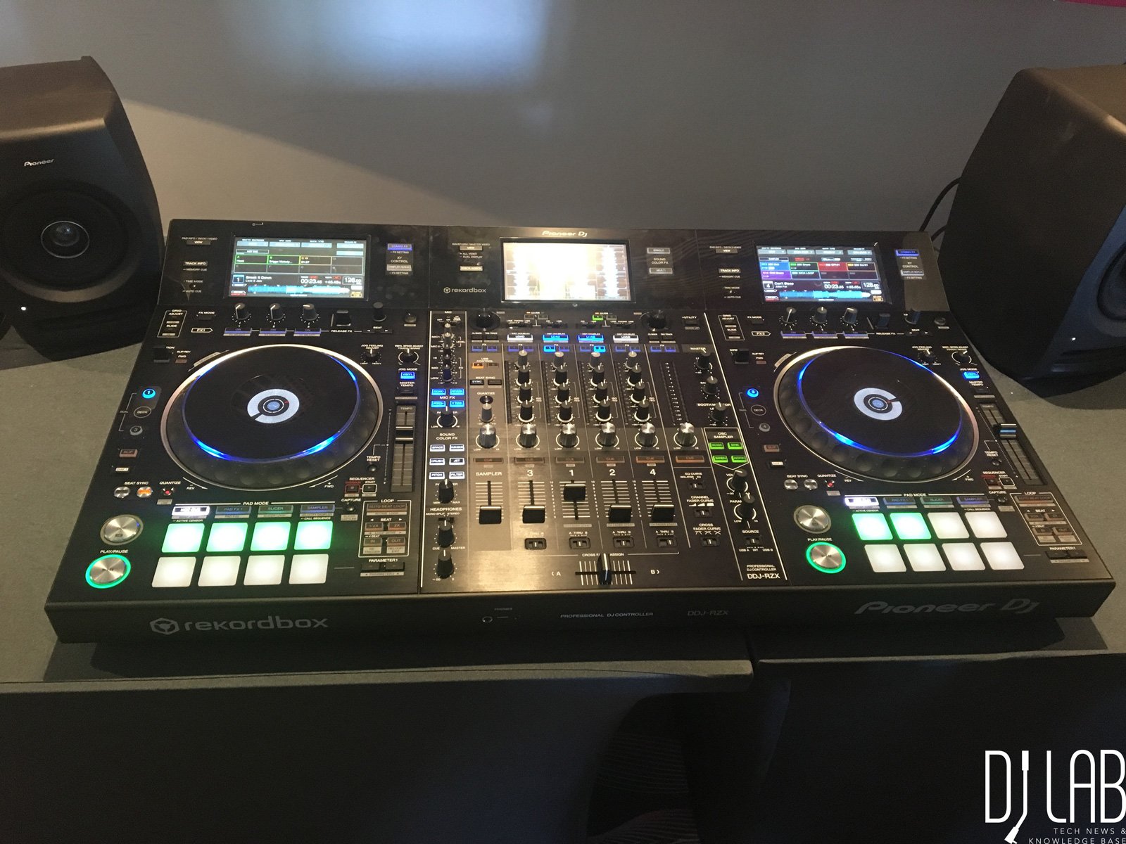 Neu: Pioneer DDJ-RZX - Audio- und Video-Controller