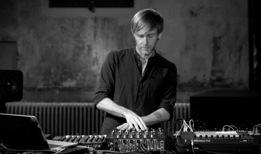 Video: Richie Hawtin stellt sein Model1 Setup vor