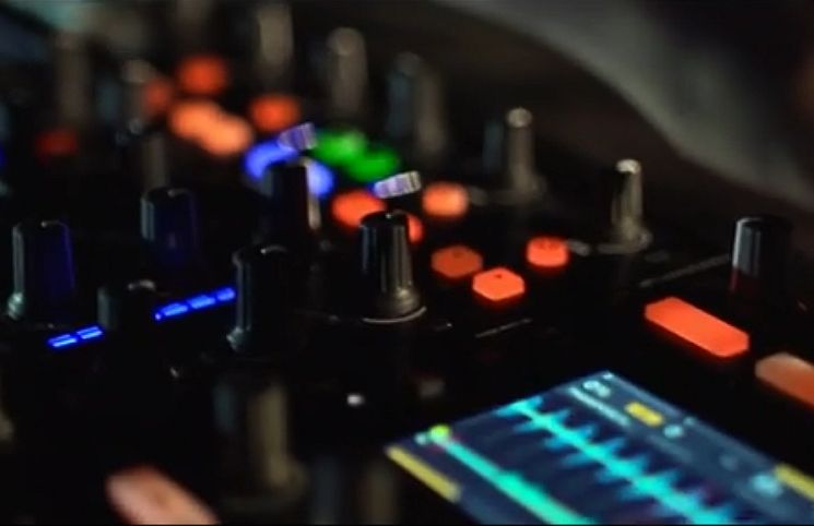 TRAKTOR KONTROL S8 - "Is Shaping Our Future"