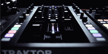 Bald: TRAKTOR KONTROL Z2 von NI