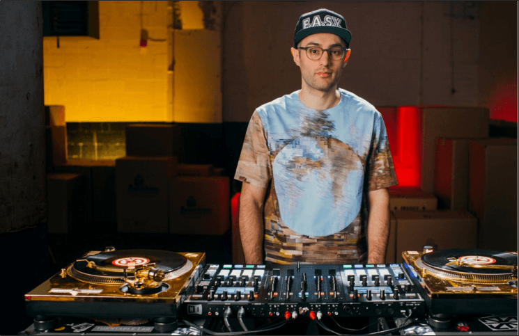 DJ Shiftee "At The Kontrol"