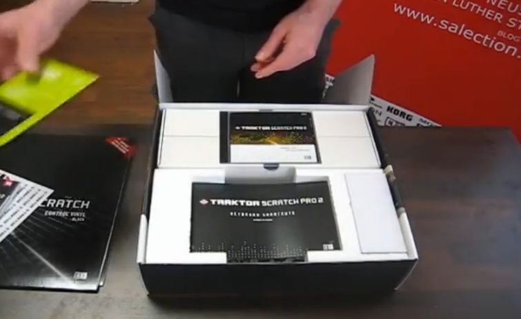 Unboxing TRAKTOR SCRATCH PRO 2