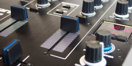 Test: Mixars MXR-2 - Eine Low Budget Alternative zum Pioneer DJM-S9?