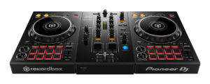 Pioneer DJ DDJ-400 DJ Controller in der Schrägsicht.