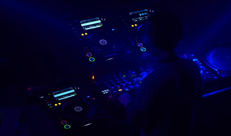 Videotipp: Wie Technologie das DJing verändert hat