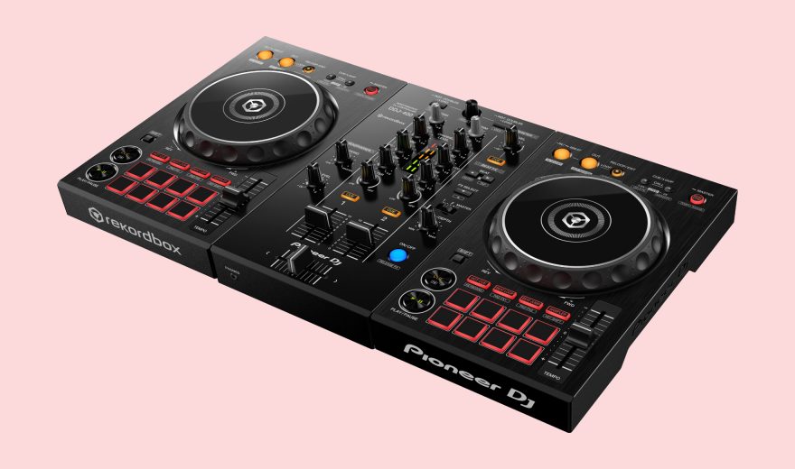 Test: Pioneer DJ DDJ-400 / DJ-Controller für Einsteiger:innen