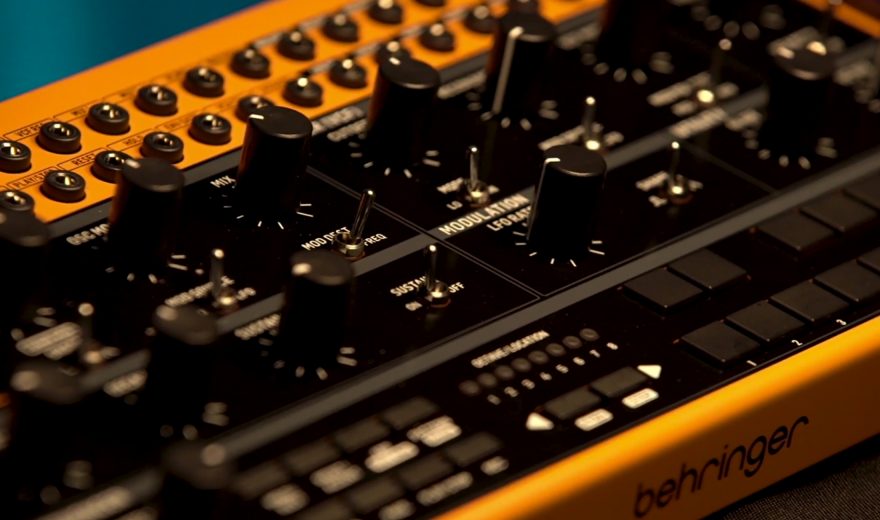 Behringer Crave: Kreuzung aus TB-303 und Moog Mother für 149 Euro