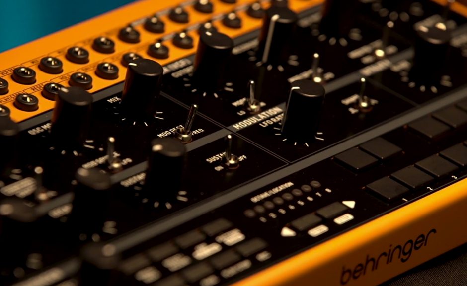 Behringer Crave: Kreuzung aus TB-303 und Moog Mother für 149 Euro