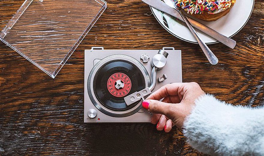 Den RSD3 3 Inch Plattenspieler gibt es exklusiv am Record Store Day