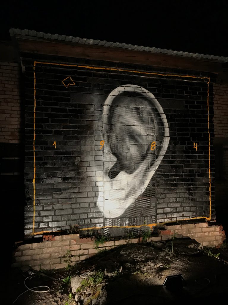 Ein Graffiti auf dem Gamma Festival in St- Petersburg.