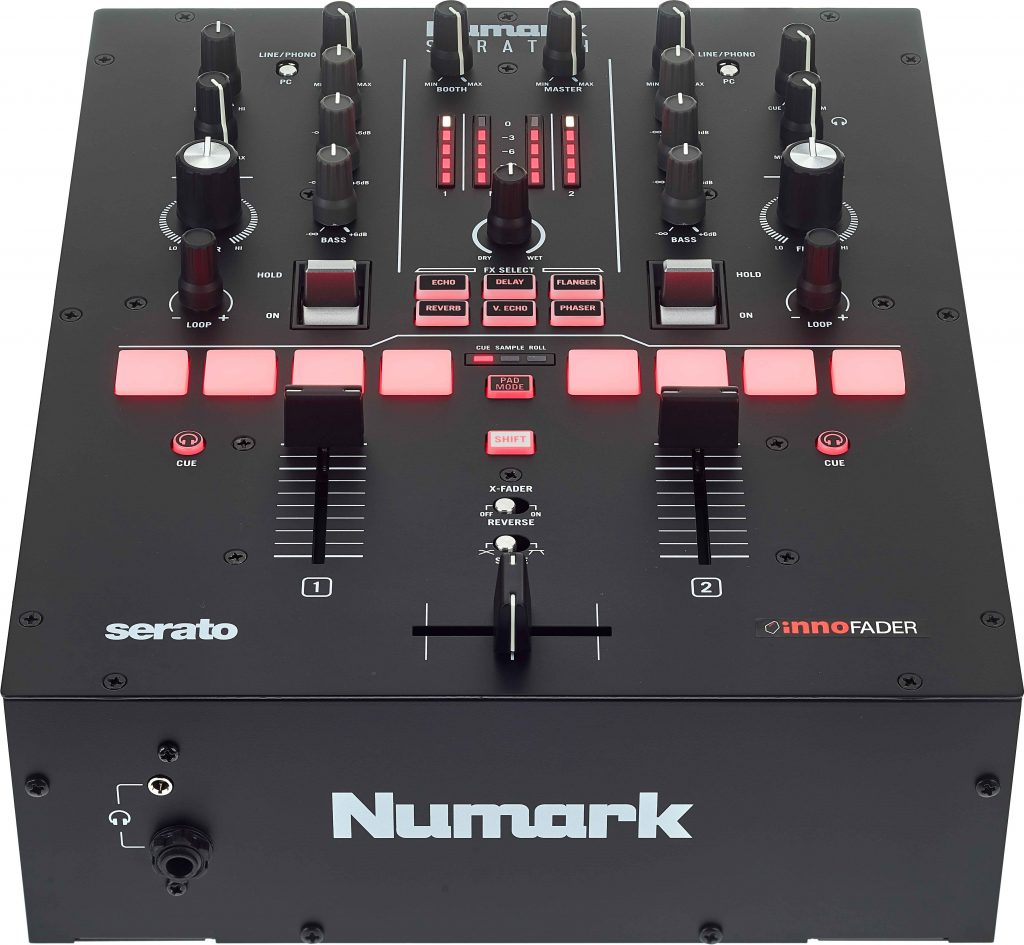 Der Numark Scratch von schr&auml;g oben.