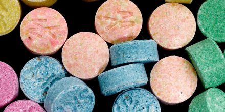 Frontal 21: Hochdosiertes Ecstasy und das Scheitern der Drogenpolitik