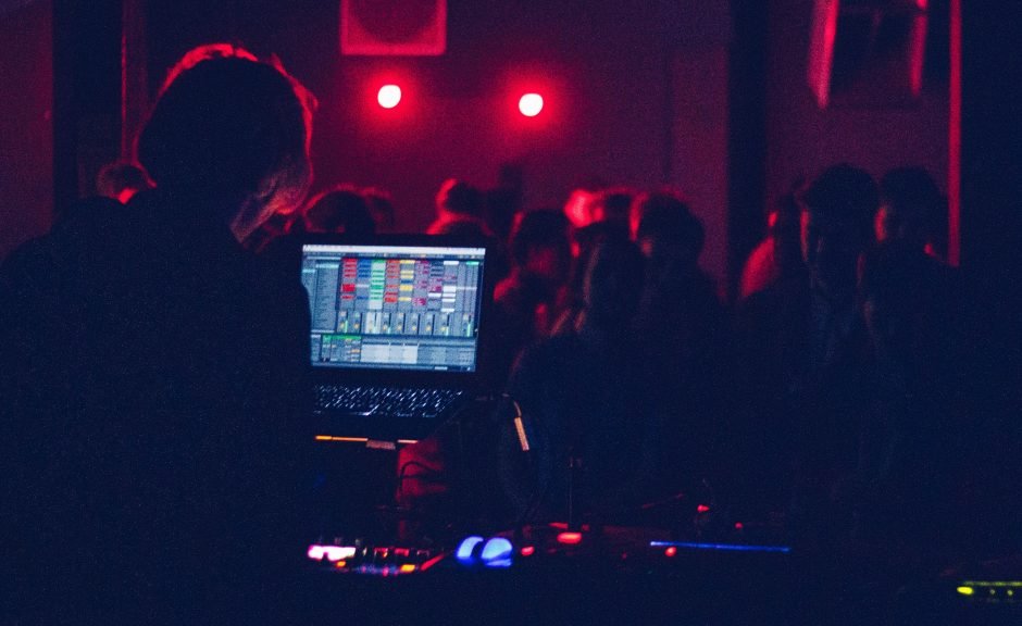 Booking United: Neue Initiative stellt Forderungen an Politik